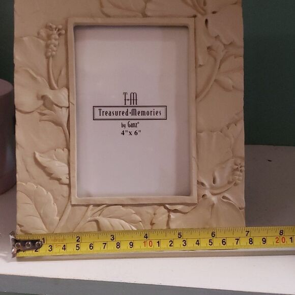 Treasured Memories. NWT. Stone Like Flowered Picture Frame.  Heavy.  4x6. - Picture 3 of 8